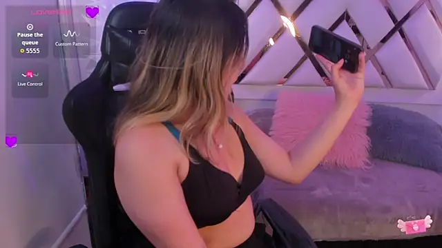 Jenny Wolridge  online show from 10-27-25, 06:42