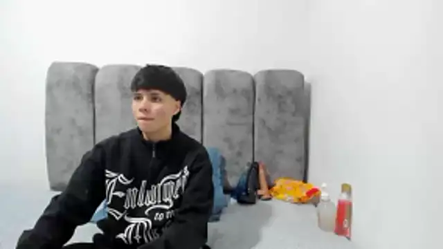 Snapshot of Bruno_Cruzz chatting on 04-17-26, 02:25 Bruno Cruzz online show from 04-17-26, 02:25