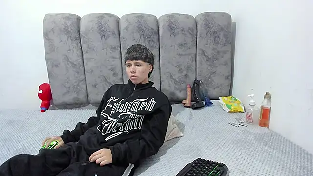 Bruno Cruzz online show from 06-18-26, 01:59