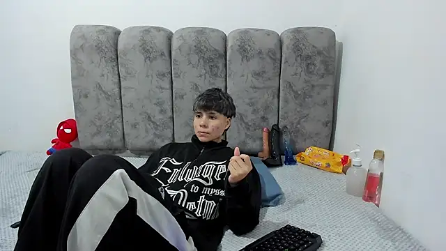 Snapshot of Bruno_Cruzz chatting on 04-23-26, 02:07 Bruno Cruzz online show from 04-23-26, 02:07
