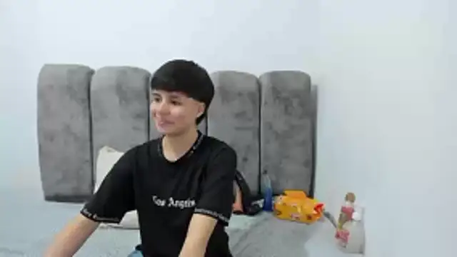 Snapshot of Bruno_Cruzz chatting on 04-14-26, 02:16 Bruno Cruzz online show from 04-14-26, 02:16