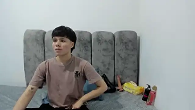 Snapshot of Bruno_Cruzz chatting on 03-27-26, 02:42 Bruno Cruzz online show from 03-27-26, 02:42