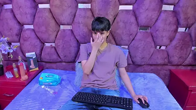 Bruno Cruzz online show from 10-22-25, 02:22