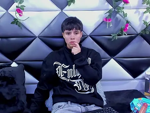 Bruno Cruzz online show from 10-23-25, 01:48