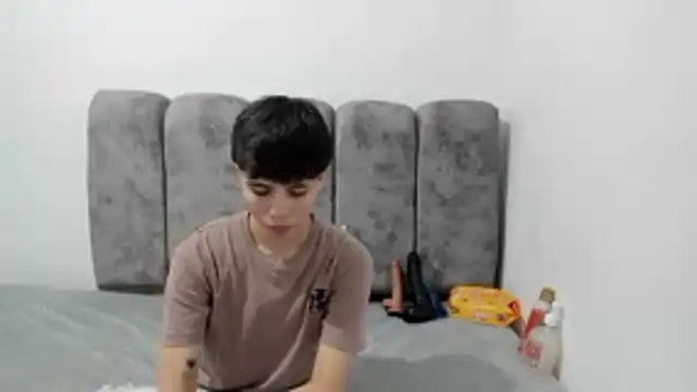 Snapshot of Bruno_Cruzz chatting on 04-15-26, 02:17 Bruno Cruzz online show from 04-15-26, 02:17
