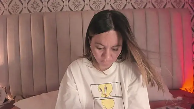 Sky Junne online show from 02-26-26, 05:24