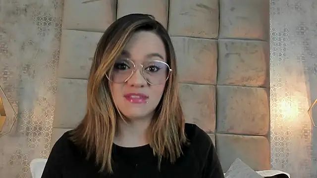 Sky Junne online show from 12-22-25, 05:46