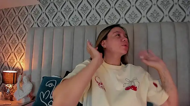 Sky Junne online show from 03-30-26, 05:25