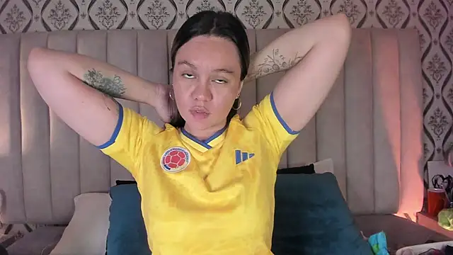 Sky Junne online show from 03-26-26, 05:22