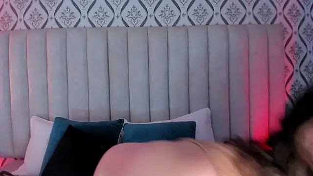 Sky Junne online show from 04-11-26, 05:49