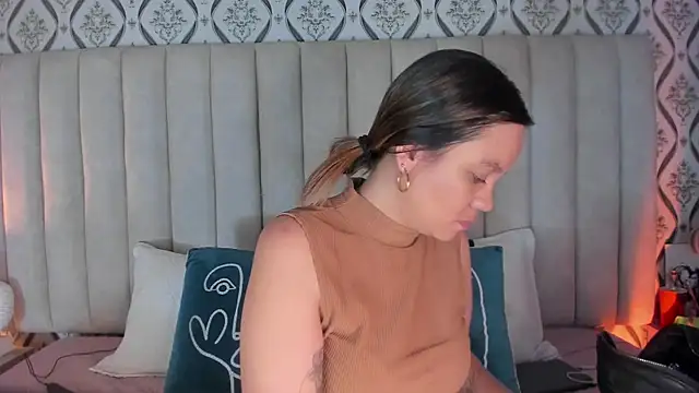 Sky Junne online show from 03-31-26, 05:59