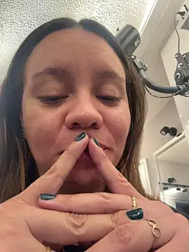 Sky Junne online show from 04-14-26, 04:34