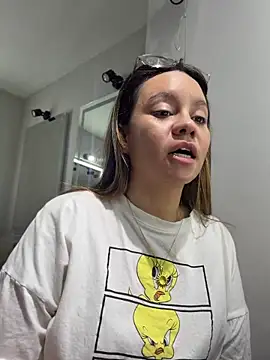 Sky Junne online show from 04-13-26, 05:06