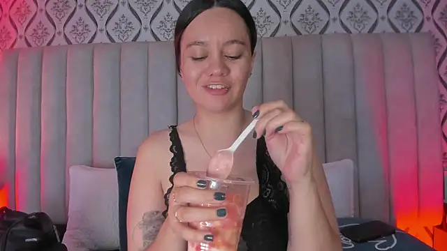 Sky Junne online show from 04-10-26, 03:41