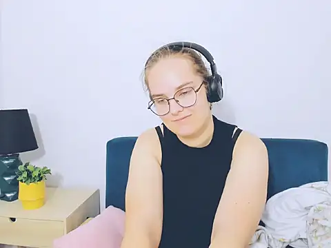 AliceCrazy69 online show from 10-11-25, 09:43