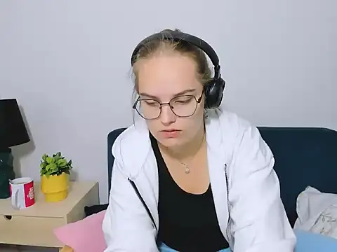 AliceCrazy69 online show from 10-05-25, 04:25