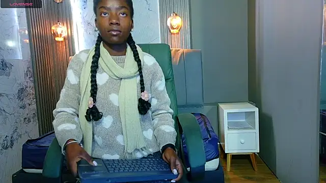 Snapshot of katia_green1 chatting on 10-06-25, 11:44 katia green1 online show from 10-06-25, 11:44