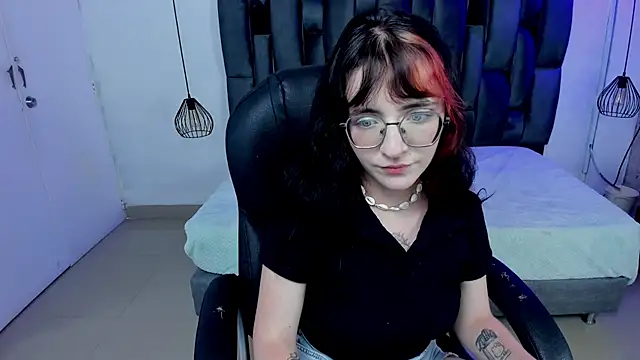 AfroditaLeclair online show from 11-06-25, 08:13