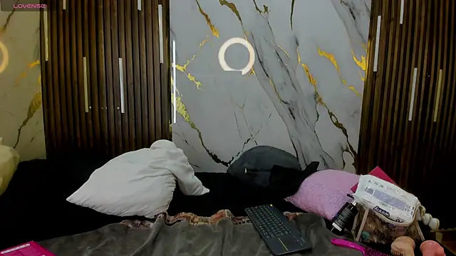 VictoriaDuart online show from 10-26-25, 08:42