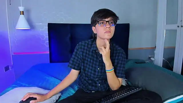 Tsuki Maru online show from 09-18-25, 08:34