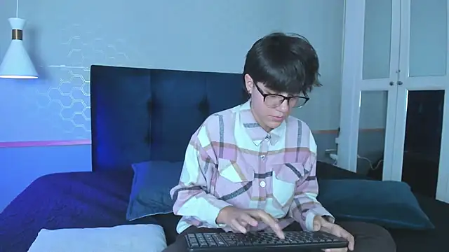 Tsuki Maru online show from 09-21-25, 08:03