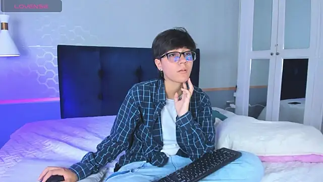 Tsuki Maru online show from 09-22-25, 07:53