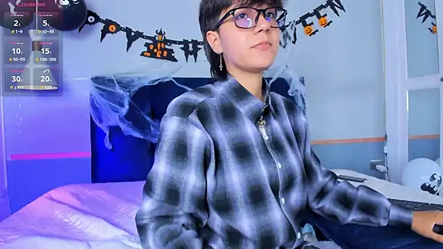 Tsuki Maru online show from 10-17-25, 08:21