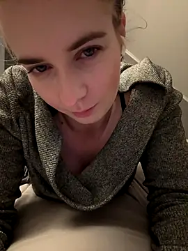ellieen online show from 10-29-25, 09:58
