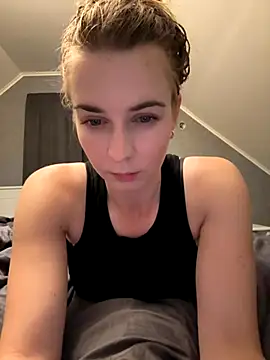 ellieen online show from 10-13-25, 09:59