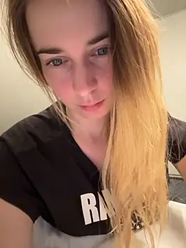 ellieen online show from 11-18-25, 10:45