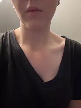 ellieen online show from 10-19-25, 09:17
