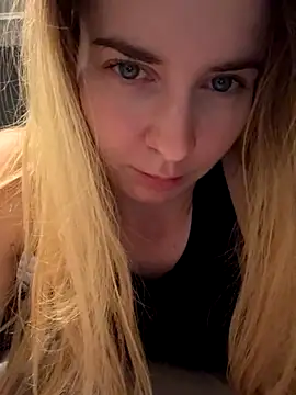 ellieen online show from 10-31-25, 11:00