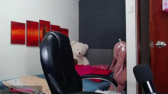 Ashley olivares online show from 10-28-25, 08:08