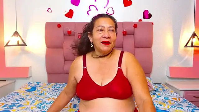 Snapshot of Lindacoopers chatting on 10-06-25, 12:17 Lindacoopers online show from 10-06-25, 12:17