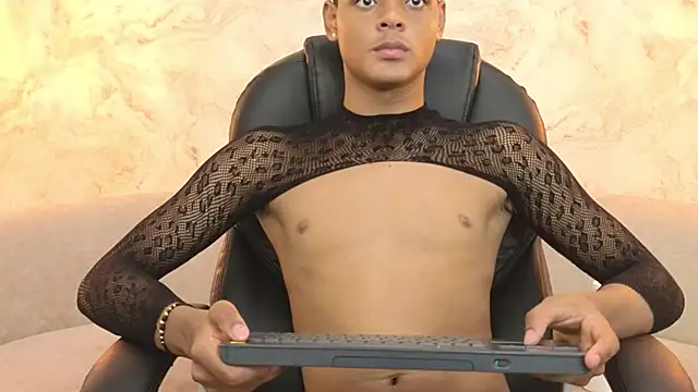 Snapshot of Valentino_Thompson chatting on 09-11-25, 07:58 Valentino Thompson online show from 09-11-25, 07:58
