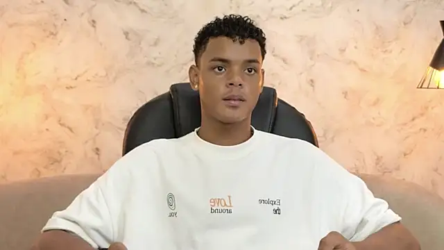 Snapshot of Valentino_Thompson chatting on 10-09-25, 08:09 Valentino Thompson online show from 10-09-25, 08:09