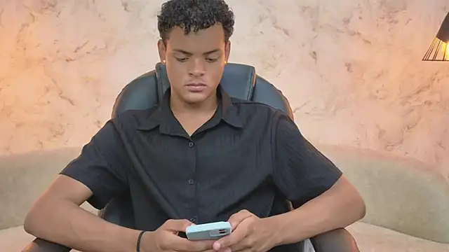 Snapshot of Valentino_Thompson chatting on 09-29-25, 08:14 Valentino Thompson online show from 09-29-25, 08:14