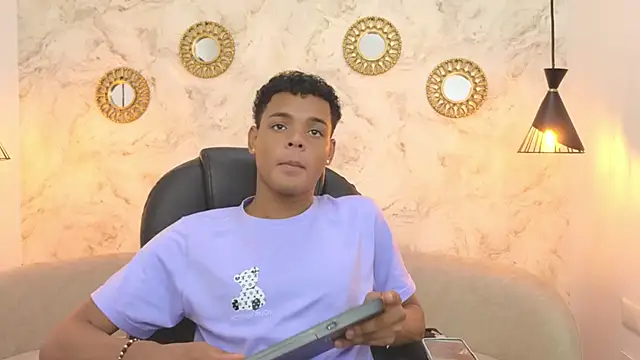 Snapshot of Valentino_Thompson chatting on 09-15-25, 07:36 Valentino Thompson online show from 09-15-25, 07:36