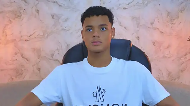 Snapshot of Valentino_Thompson chatting on 10-08-25, 07:47 Valentino Thompson online show from 10-08-25, 07:47