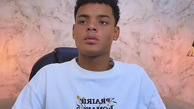 Snapshot of Valentino_Thompson chatting on 10-12-25, 07:37 Valentino Thompson online show from 10-12-25, 07:37
