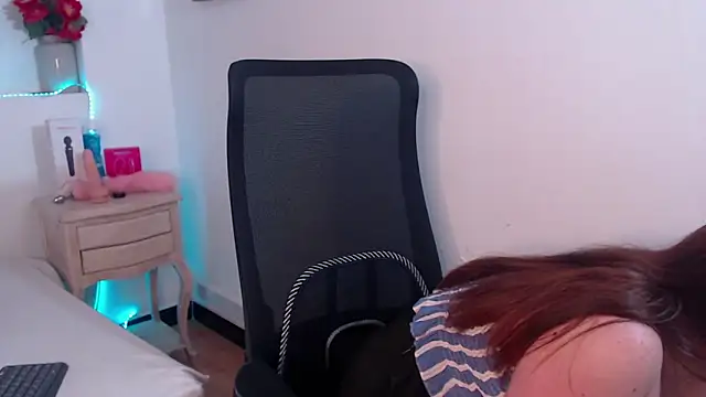 Vicluxxx online show from 12-18-25, 01:48