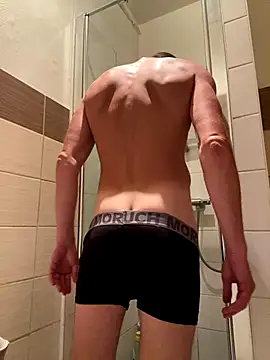 Snapshot of KE6FRAN7 chatting on 09-10-25, 10:20 KE6FRAN7 online show from 09-10-25, 10:20