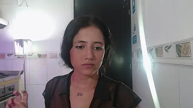 Snapshot of emily_rz1 chatting on 07-11-26, 05:13 emily rz1 online show from 07-11-26, 05:13