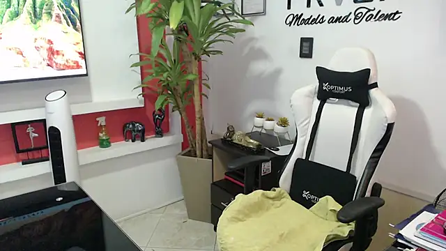 emily rz1 online show from 02-10-26, 06:51