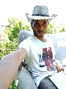 Snapshot of AlphaAlterX chatting on 09-09-25, 01:20 AlphaAlterX online show from 09-09-25, 01:20