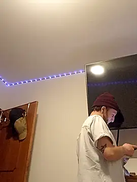 Snapshot of HotRolo chatting on 10-28-25, 07:29 HotRolo online show from 10-28-25, 07:29