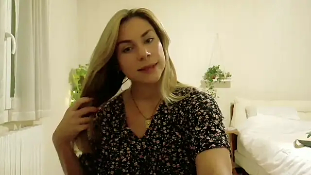 Snapshot of wonderalice31 chatting on 10-13-25, 07:15 wonderalice31 online show from 10-13-25, 07:15