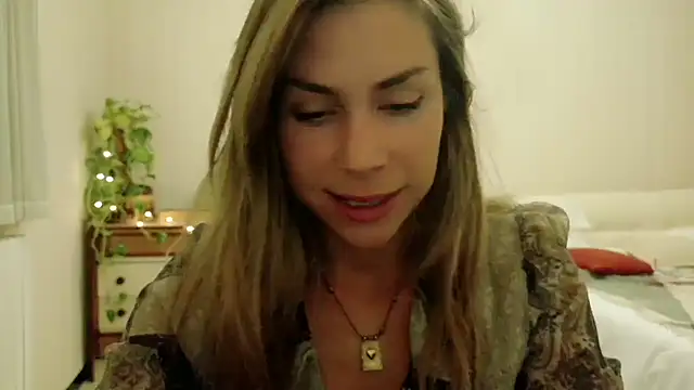 Snapshot of wonderalice31 chatting on 09-30-25, 06:58 wonderalice31 online show from 09-30-25, 06:58