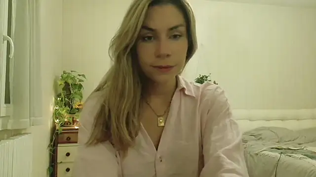 Snapshot of wonderalice31 chatting on 10-07-25, 07:04 wonderalice31 online show from 10-07-25, 07:04