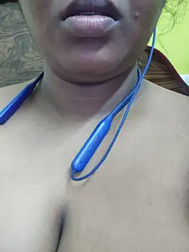 Snapshot of Tamil_Kaamini_Times chatting on 11-04-25, 01:59 Tamil Kaamini Times online show from 11-04-25, 01:59